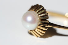 Load image into Gallery viewer, Sunburst Pearl Solitaire Ring