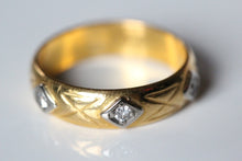 Load image into Gallery viewer, Trilogy Diamond 23k Gold Band