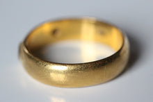 Load image into Gallery viewer, Trilogy Diamond 23k Gold Band