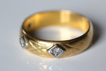 Load image into Gallery viewer, Trilogy Diamond 23k Gold Band