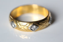 Load image into Gallery viewer, Trilogy Diamond 23k Gold Band