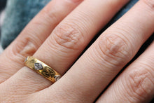 Load image into Gallery viewer, Trilogy Diamond 23k Gold Band